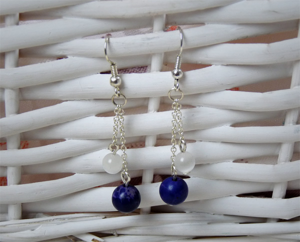 Boucles d'oreille avec des perles oeil de chat et des perles lapis lazuli